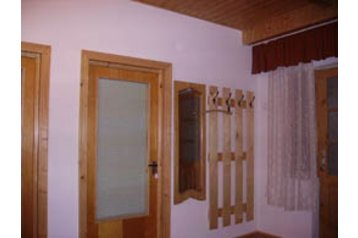 Romania Privát Putna, Exterior